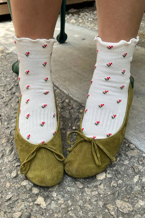 Petal Ruffled Hugger Crew Socks - Cream